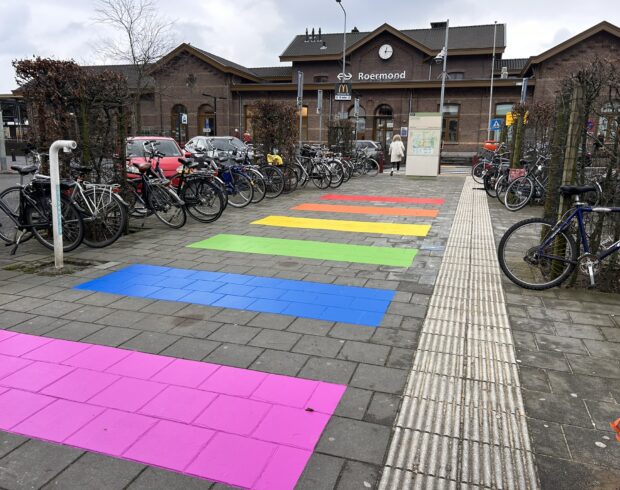 Wegmarkering oversteekplaats Roermond