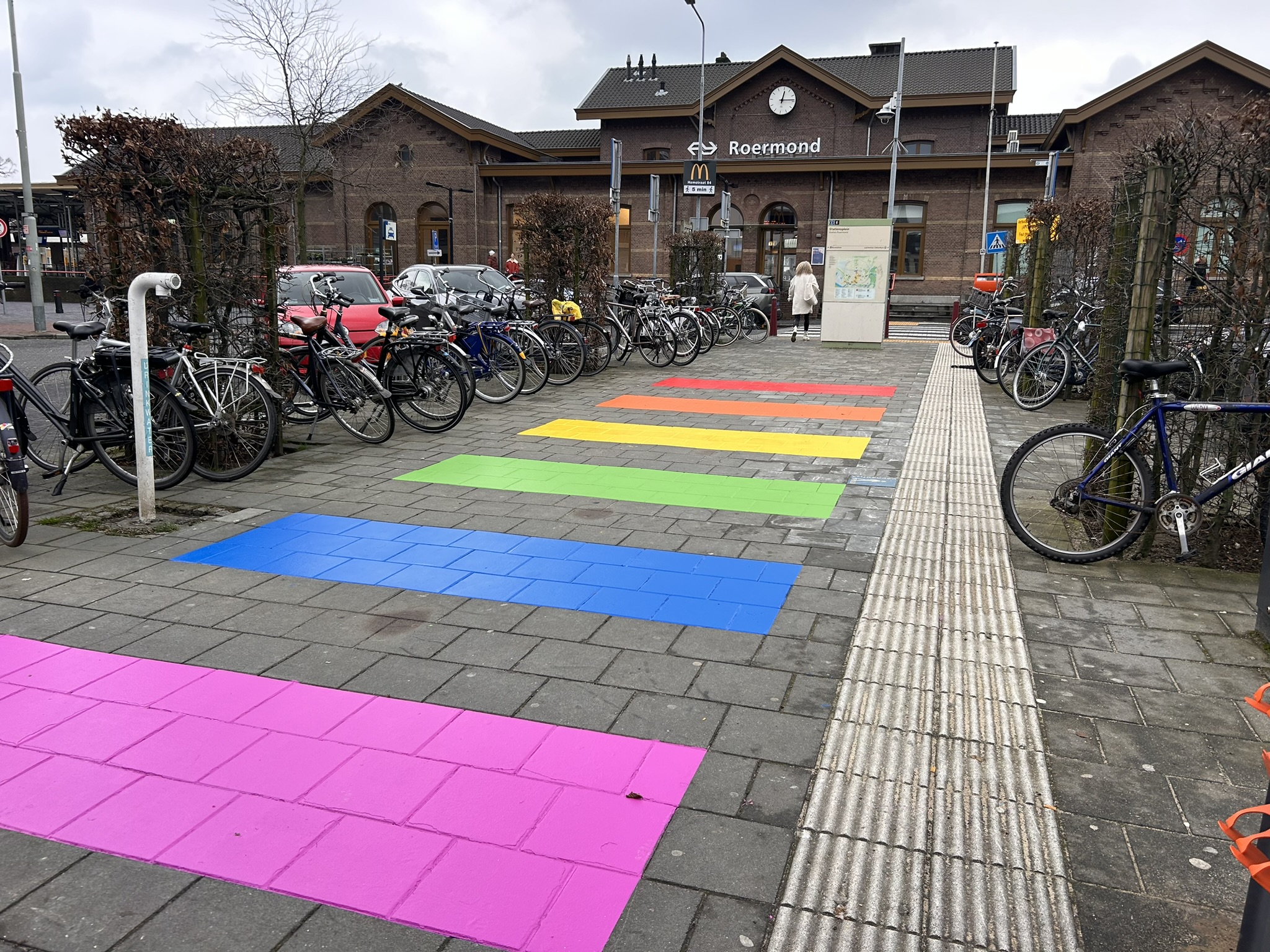 Wegmarkering oversteekplaats Roermond